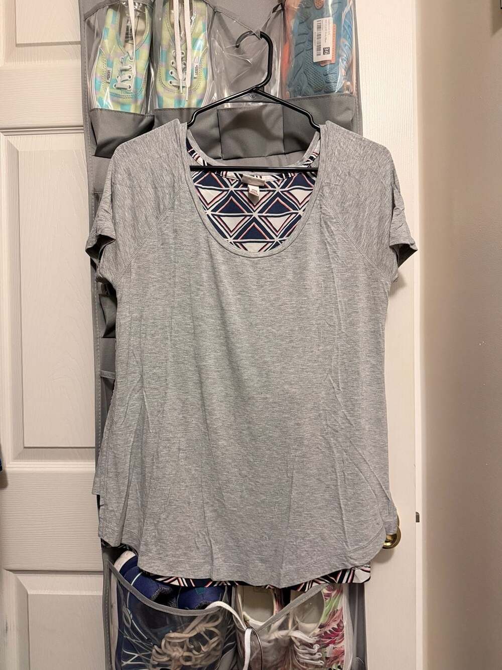 Merona women's LIGHTWEIGHT T-shirt-Perfect Condition- Grey- size Medium